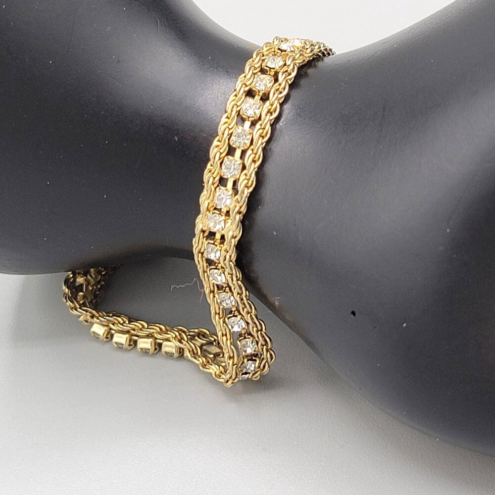 Gold Tone Rope Chain Bracelet Crystal Center Prong Set Fold Over Close 6 3/4" - Picture 2 of 6
